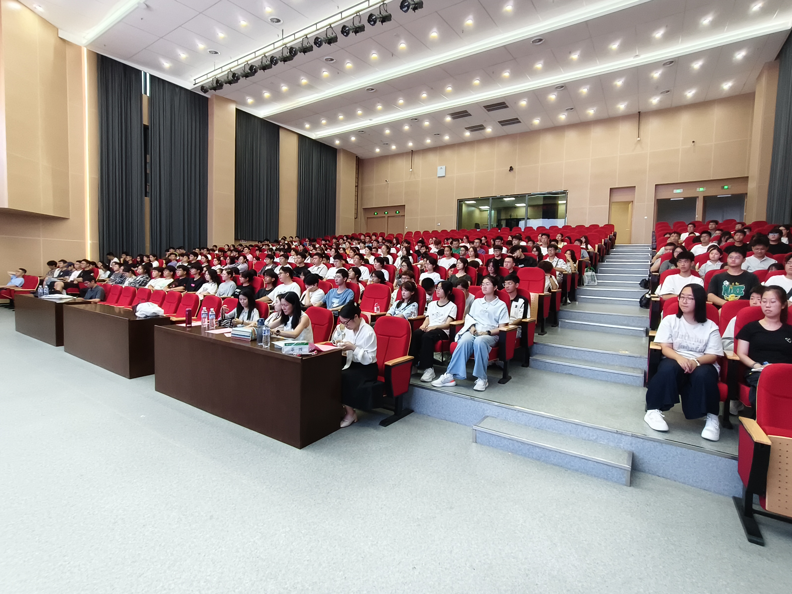 入学教育3