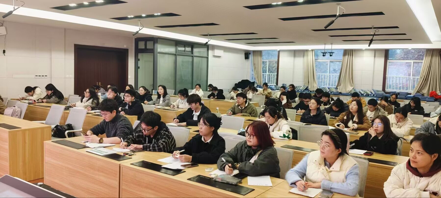 化工院面向新党员开展“以美丽中国建设全面推进人与自然和谐共生的现代化”专题讲座4